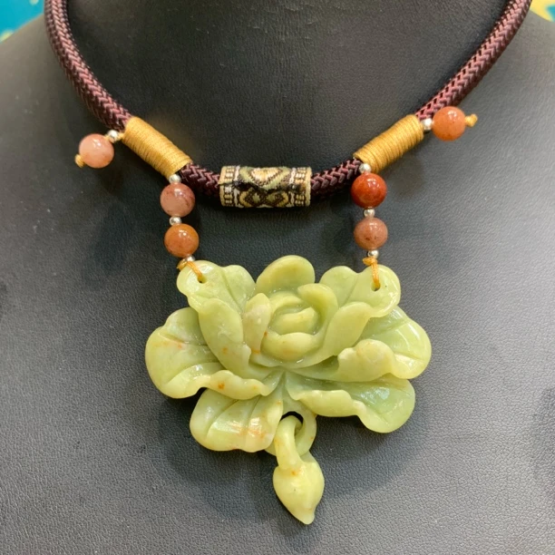 岫玉精品牡丹花跑环款吊坠多样式发货只发一个03