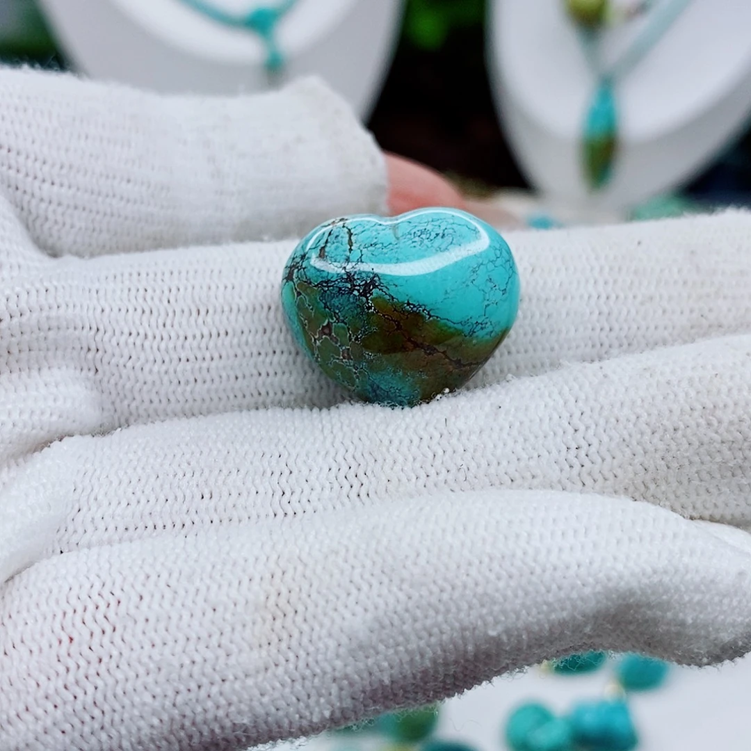 绿松石未镶嵌颈饰