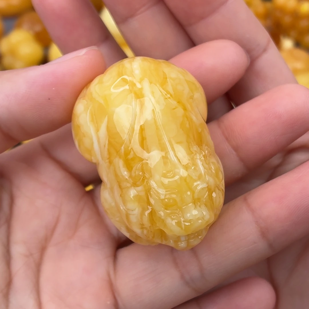 裸石琥珀未镶嵌妖花貔貅