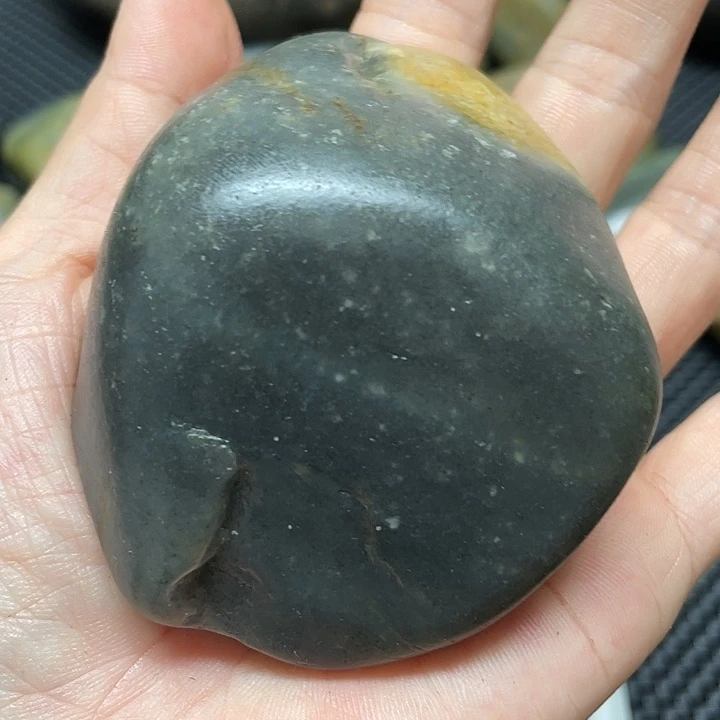 和田玉未镶嵌车挂