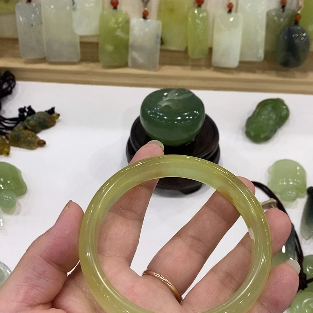 蛇纹石玉未镶嵌毛衣链