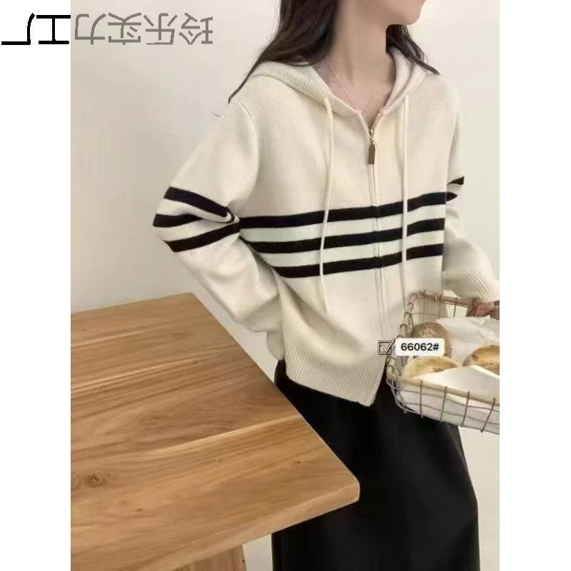 秋冬新款女韩版宽松时尚条纹连帽开衫百搭休闲拉链毛线衣外套毛衣