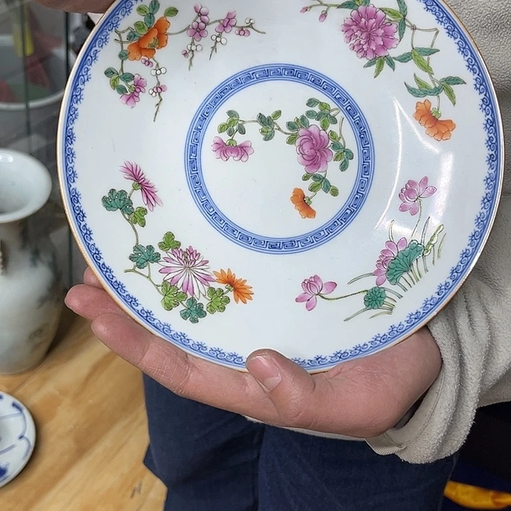 逛***4瓷片精美的陶瓷摆件……