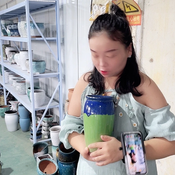 22/12红陶瑕疵一个
