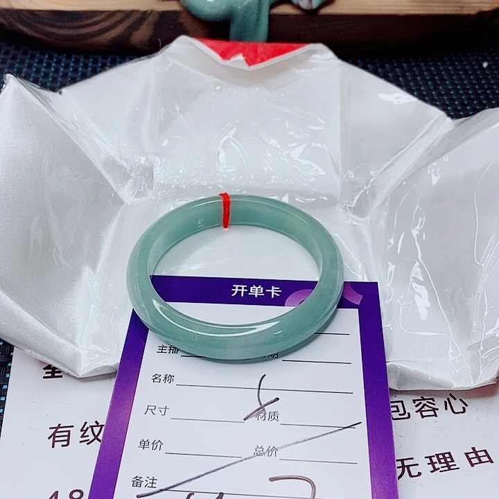 翡翠未镶嵌手镯（圆镯）