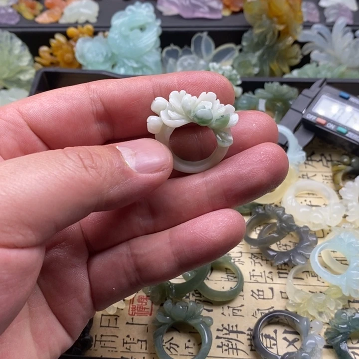 简***苏蛇纹石玉合金颈饰