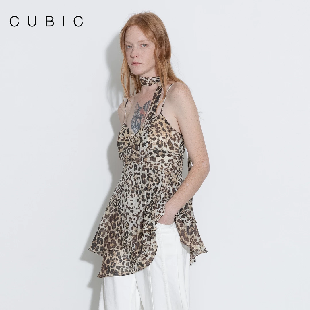 CUBIC活力假日游 复古经典豹纹印花不规则双层荷叶边下摆吊带上衣