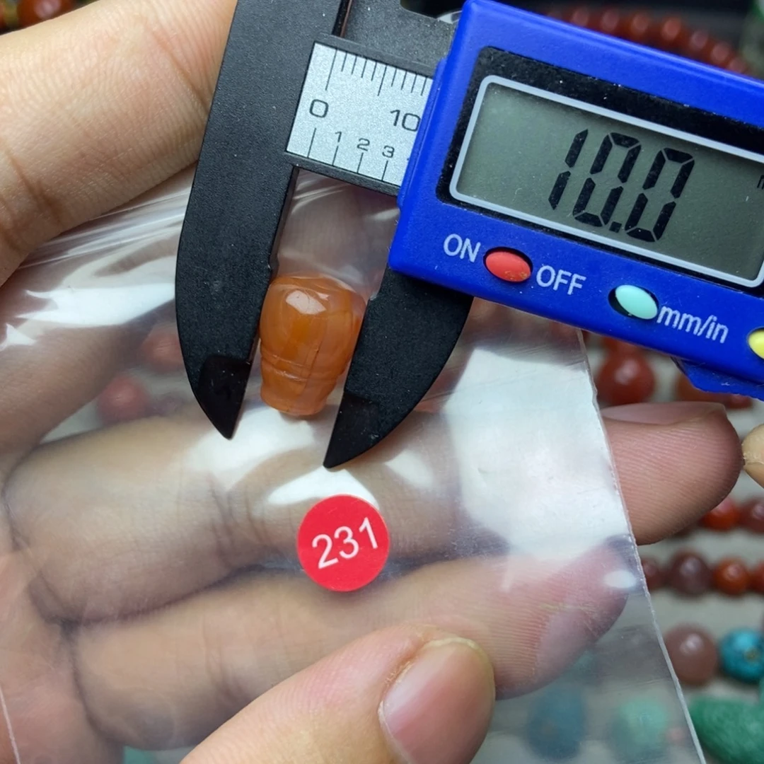 南红玛瑙未镶嵌有瑕疵