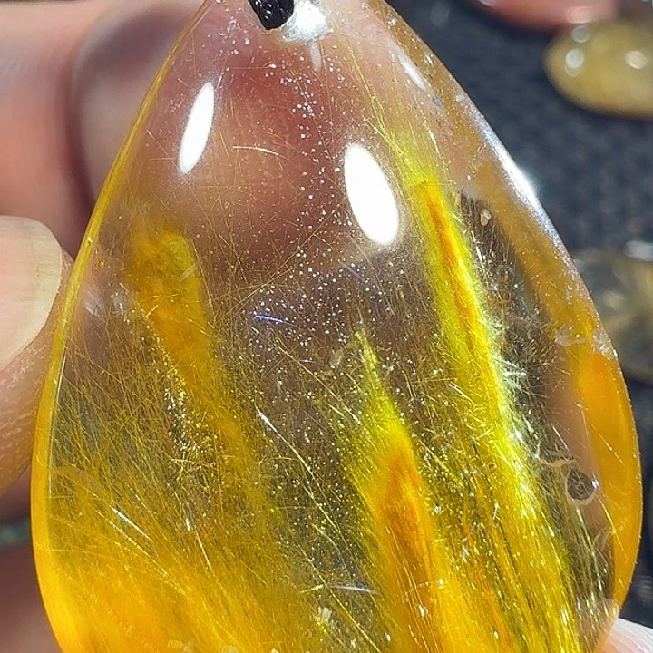 用***8未镶嵌颈饰水晶好