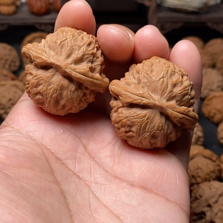 文玩核桃把件42.41.30宫灯