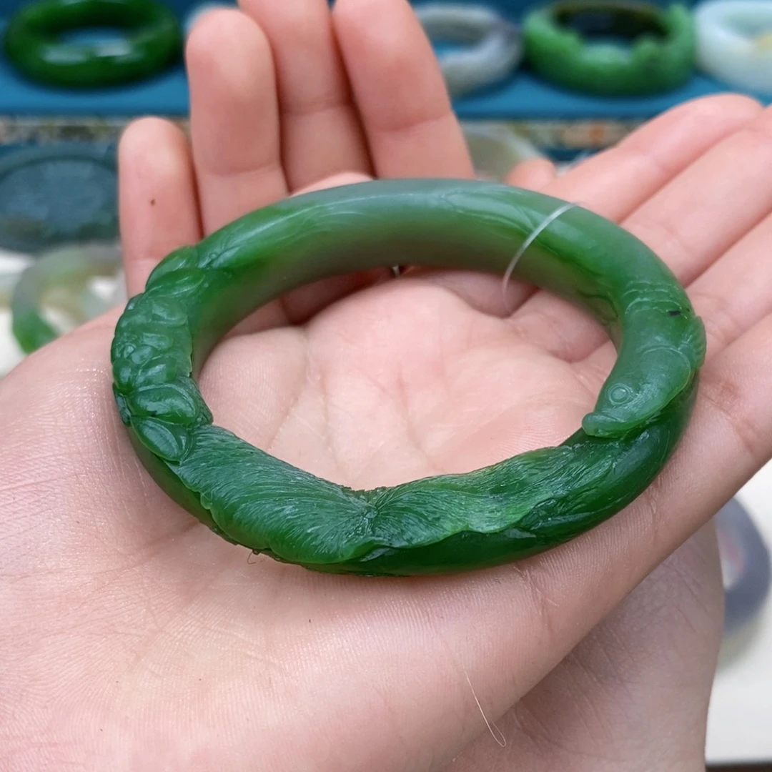 和田玉手镯 54.14。定制未镶嵌