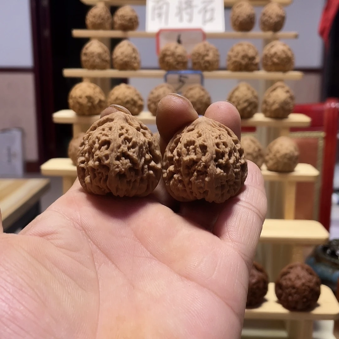 刘***伟吊坠桃核文玩核桃南将石