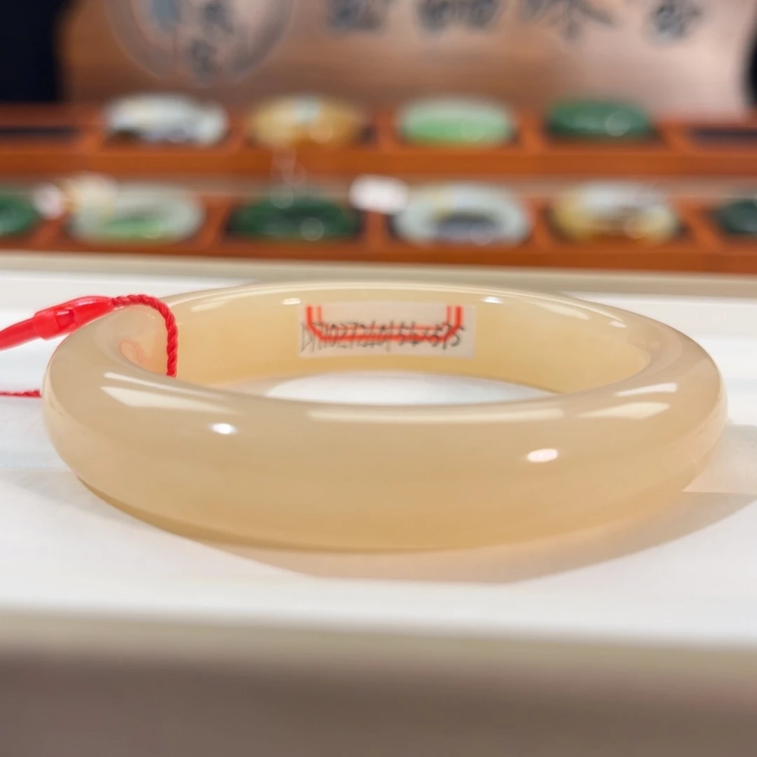 和田玉未镶嵌手镯  「红粉」