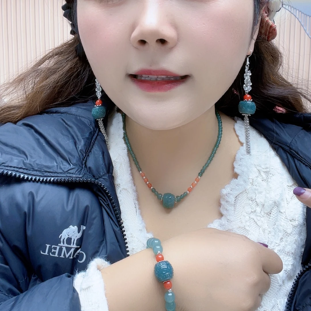 翡翠未镶嵌颈饰四件套