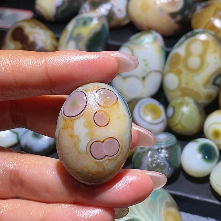 金***蛙玛瑙/玉髓未镶嵌珠宝奇石