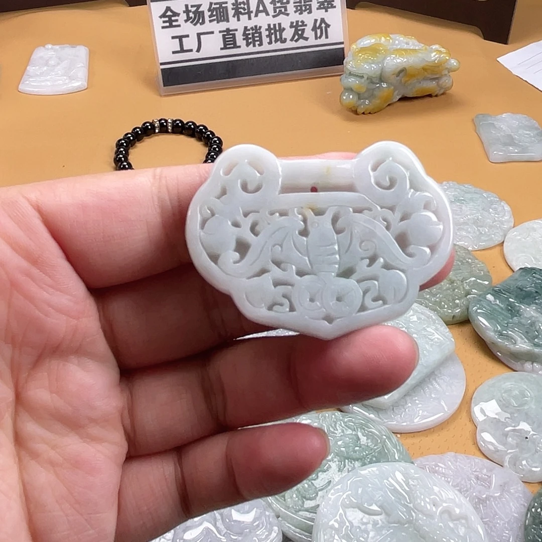翡翠未镶嵌颈饰翡翠