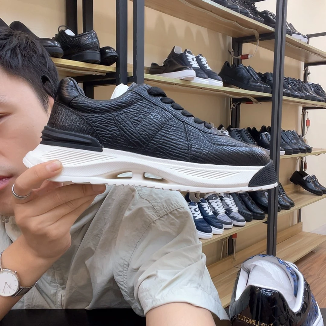 郑***黑色白底运动40码