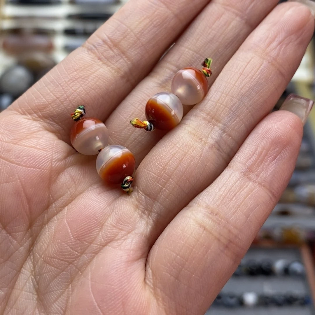 玛瑙/玉髓颈饰未镶嵌至***?