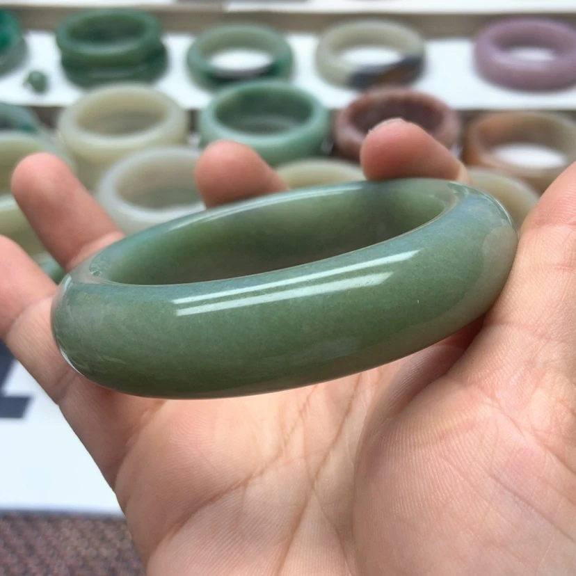 【闪购商品】石英质玉手镯未镶嵌一***提