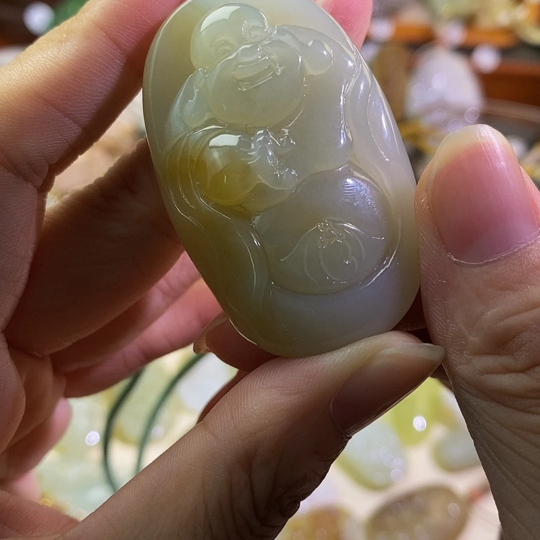 天***勤颈饰未镶嵌和田玉