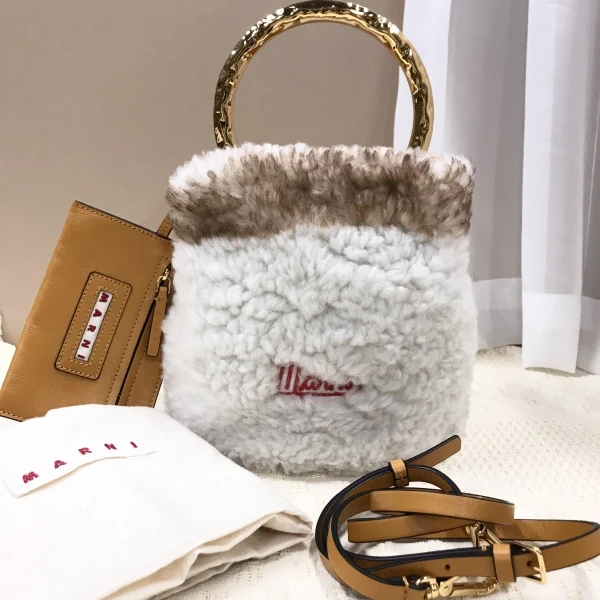 95新/玛尼/妃鱼/单肩包/市场价68888/250121LT0022