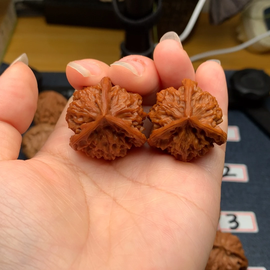 文玩核桃把件32盘山三棱