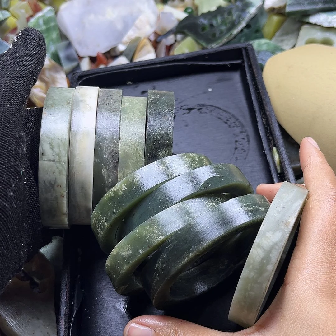 和田玉未镶嵌颈饰W***L