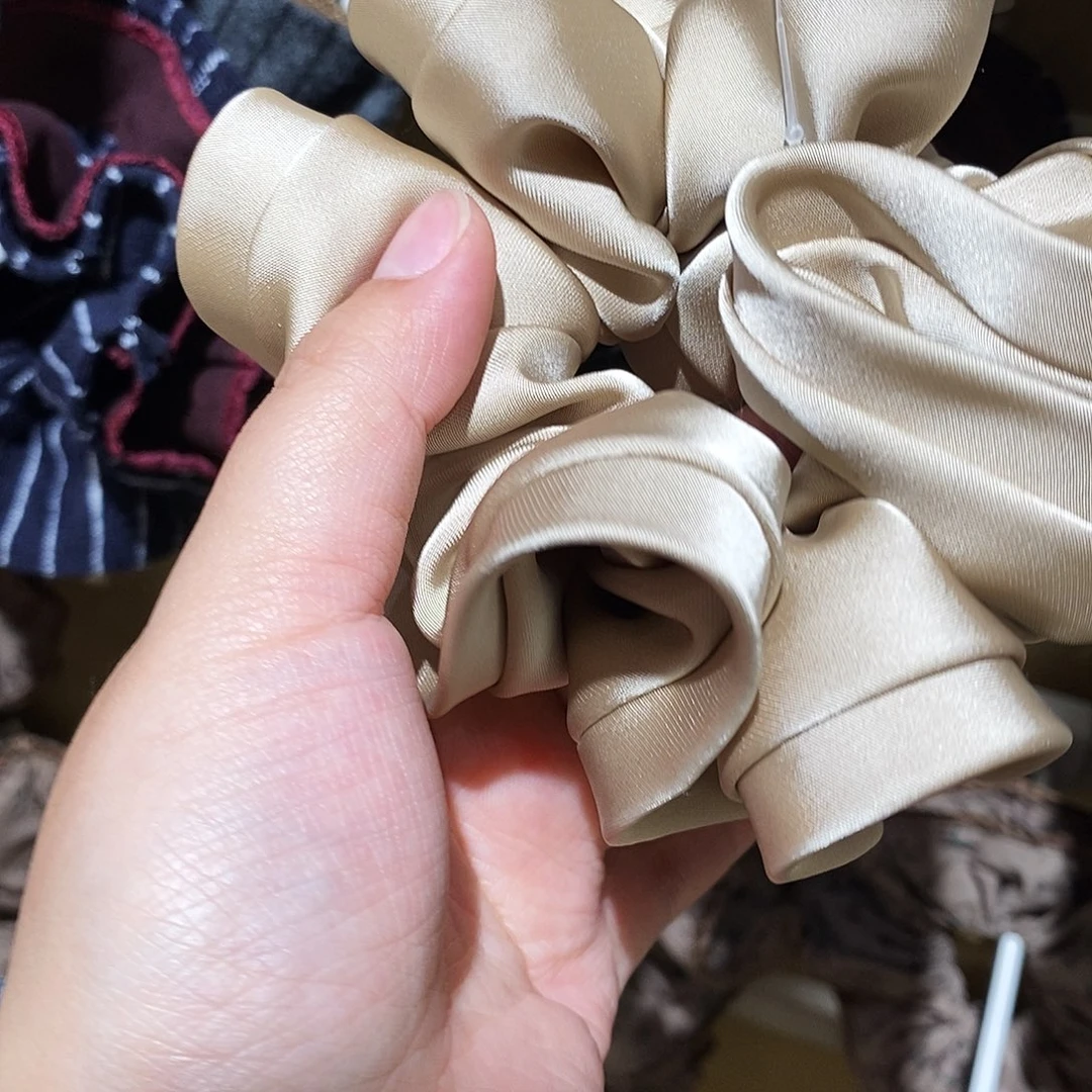 布艺非金属香槟色发圈