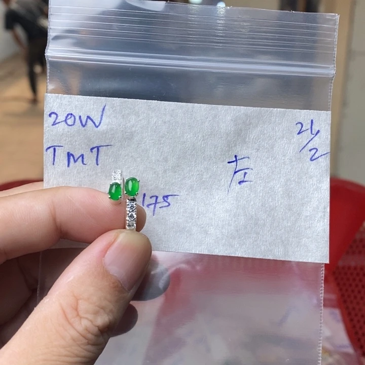 定制翡翠未镶嵌左戒指