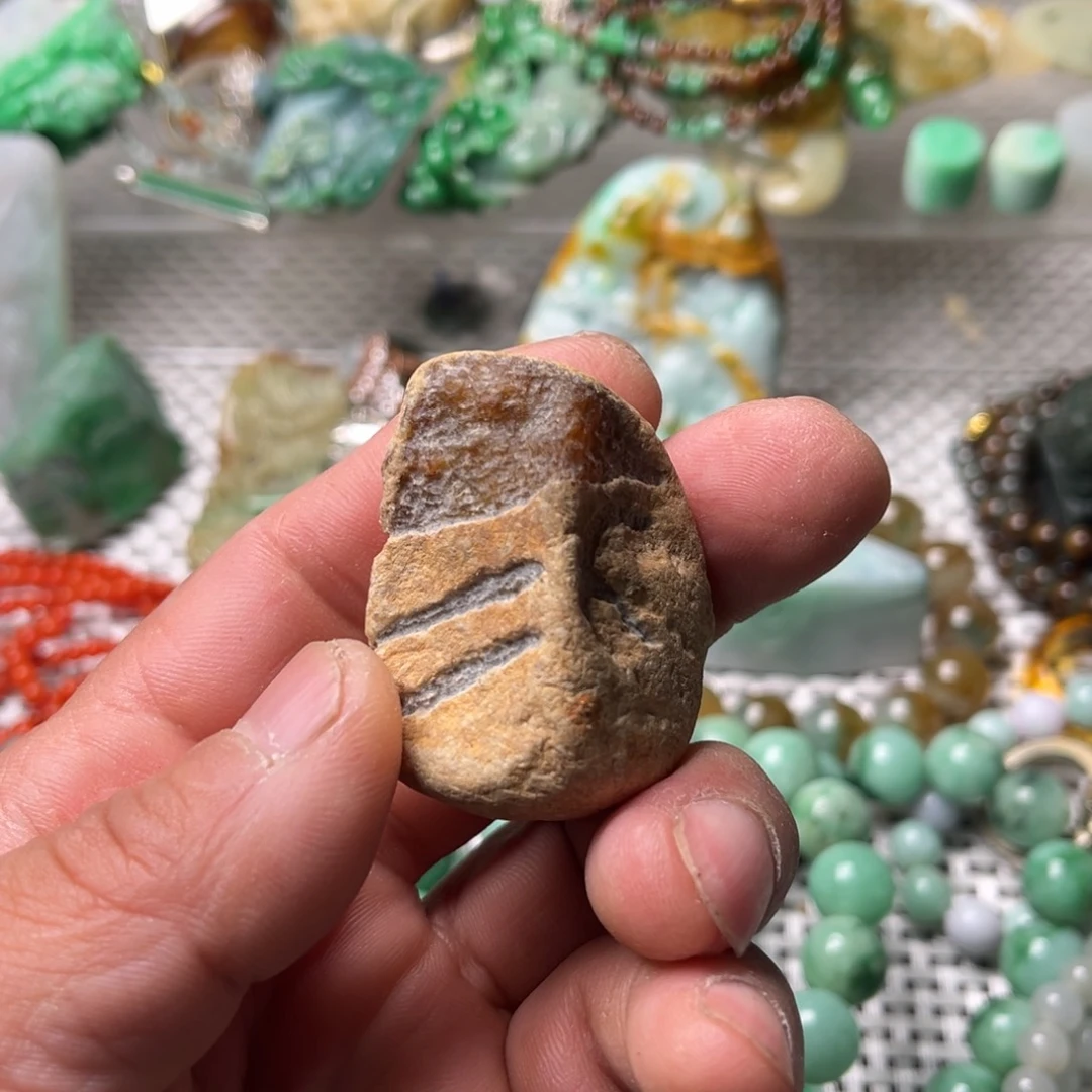 翡翠颈饰未镶嵌石头