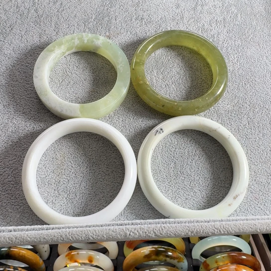 芷***懿蛇纹石玉未镶嵌手镯