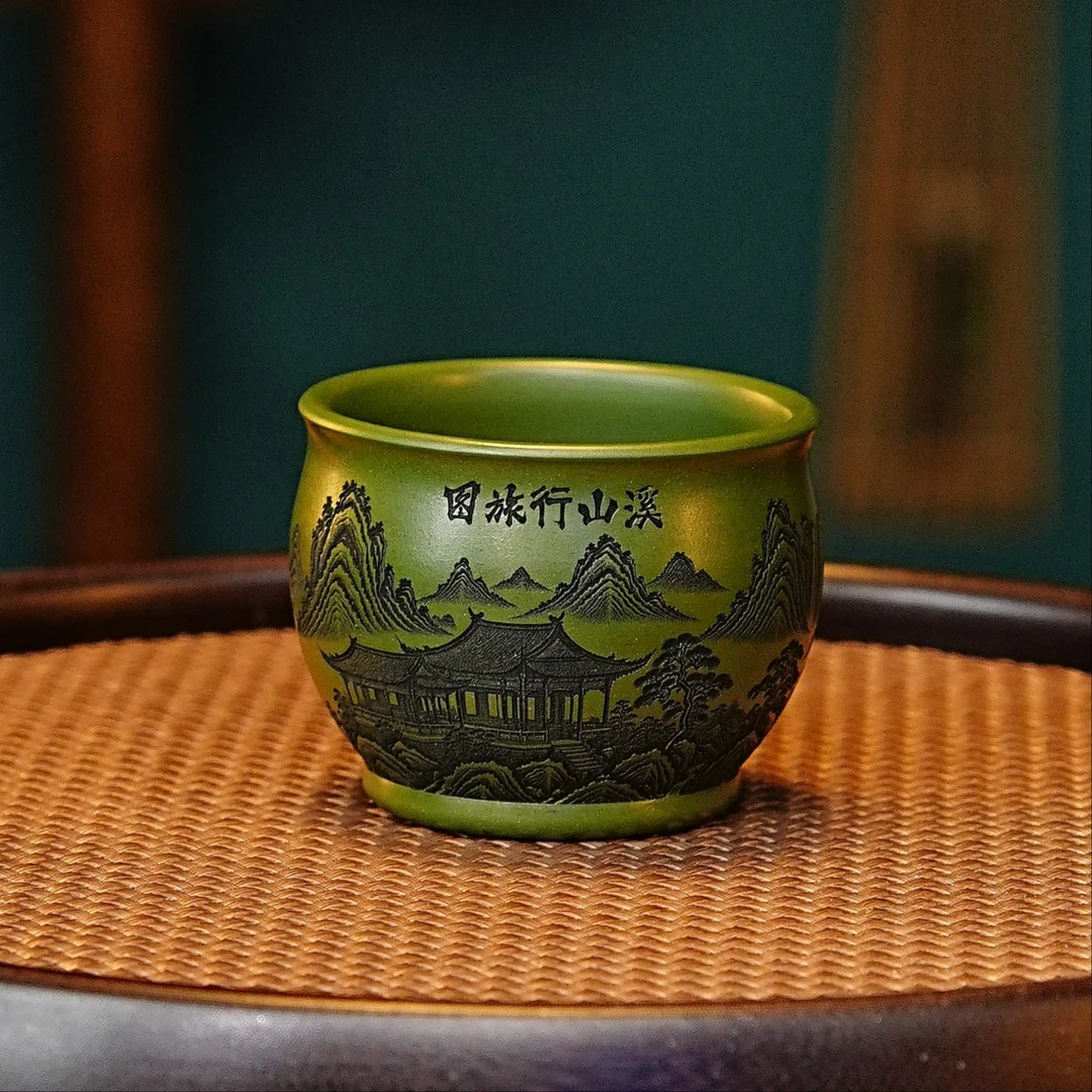 宜兴全手工紫砂茶具 原矿绿泥泥料刻绘溪山行旅图主人杯品茗杯