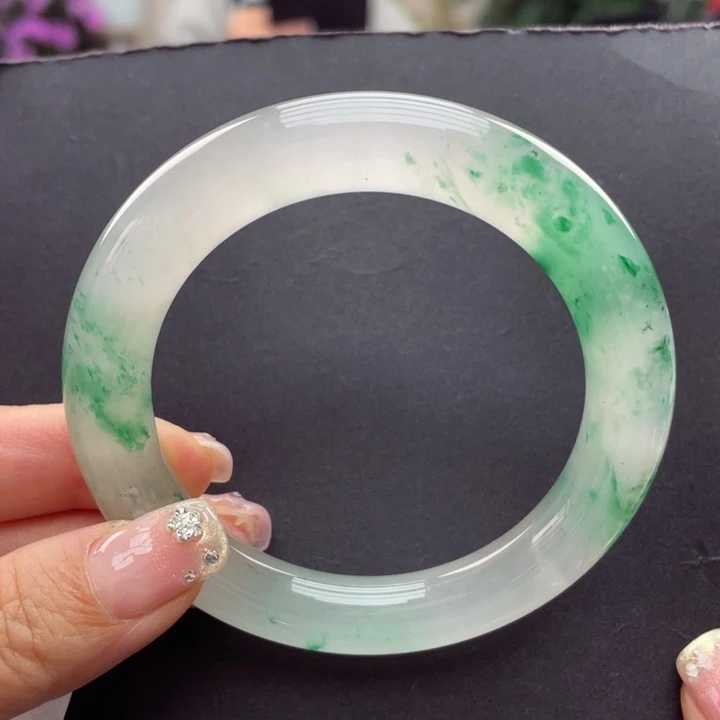 未镶嵌手镯石英质玉