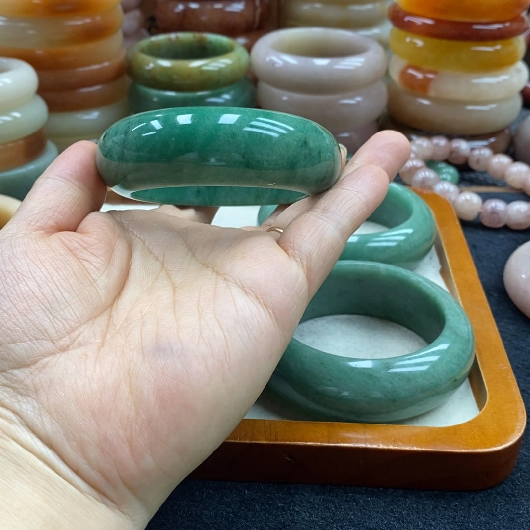 远***香石英质玉未镶嵌手镯