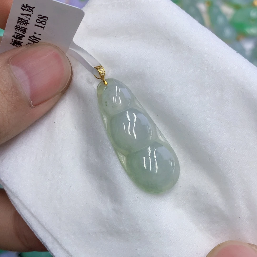 翡翠18K金镶嵌颈饰翡翠