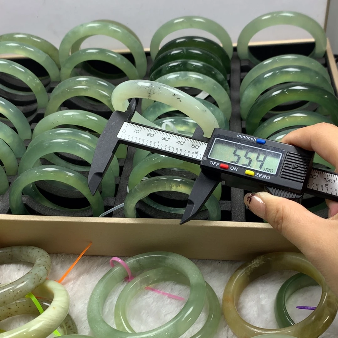 蛇纹石玉未镶嵌手镯338