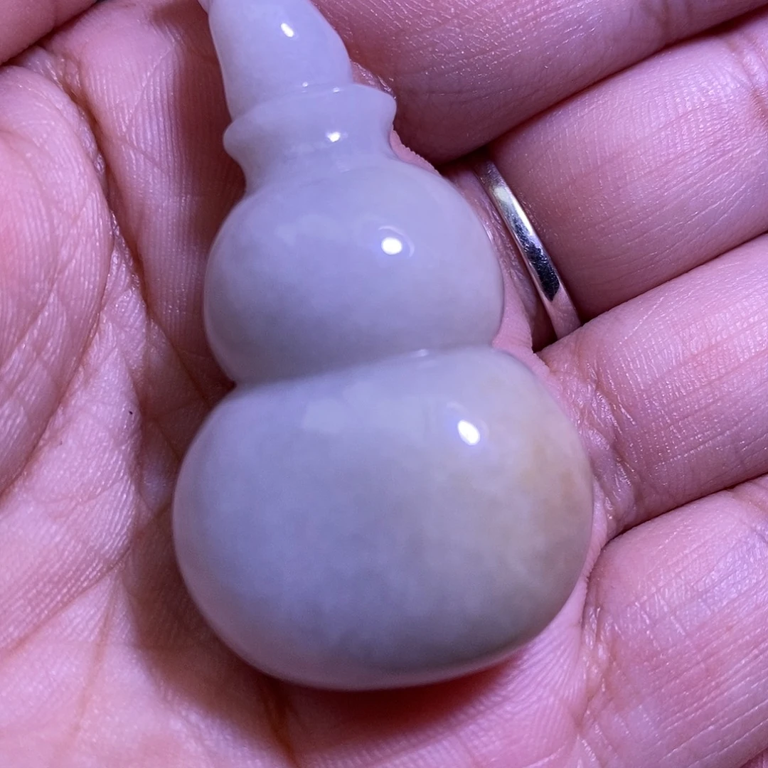 翡翠未镶嵌颈饰葫芦