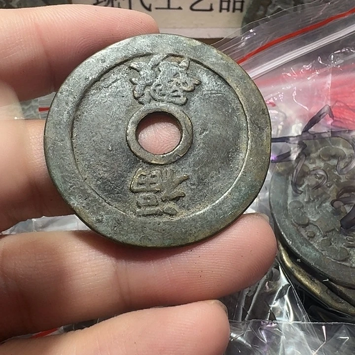 中***人铜现代工艺品花钱