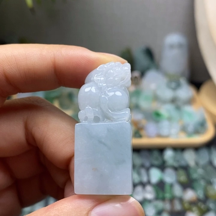 颈饰未镶嵌翡翠印章