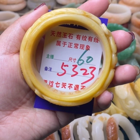 【闪购商品】石英质玉手镯未镶嵌