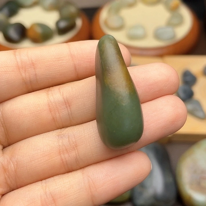 秀***哥颈饰未镶嵌和田玉10