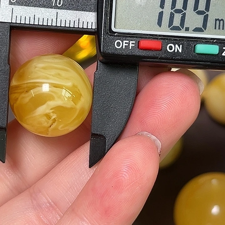 蜜蜡未镶嵌裸石微瑕117