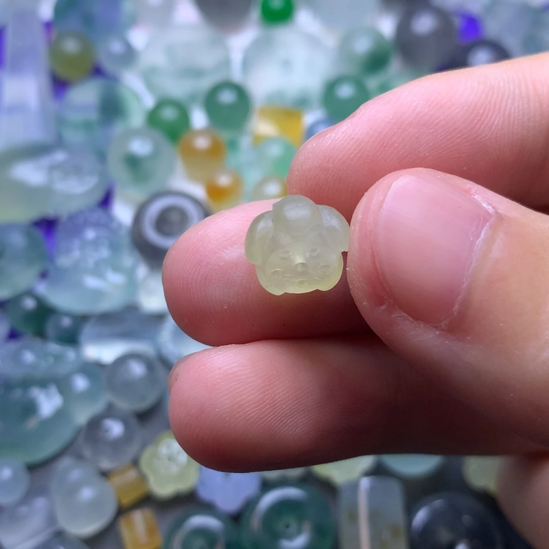 定制翡翠未镶嵌挂件