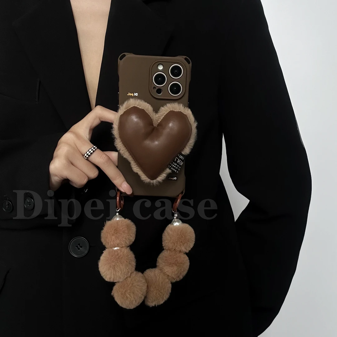 秋冬款绒边皮心支架手机壳苹果17promax华为Pura80手腕可斜挎侧背