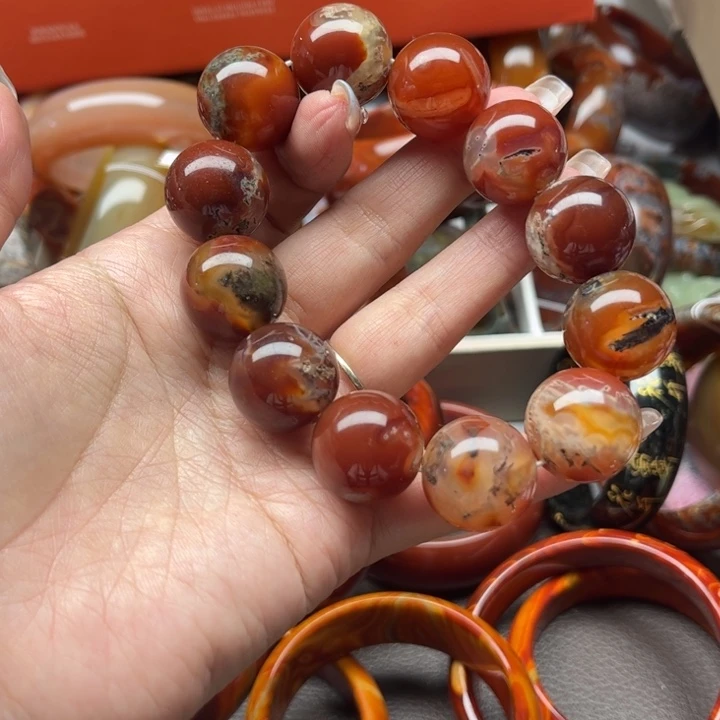 玛瑙/玉髓手镯未镶嵌
