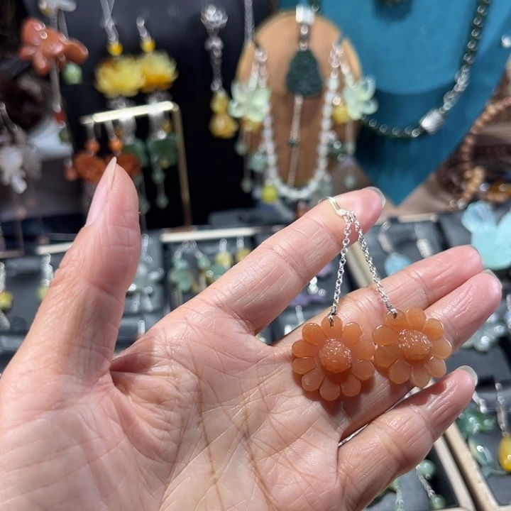 蛇纹石玉未镶嵌耳饰