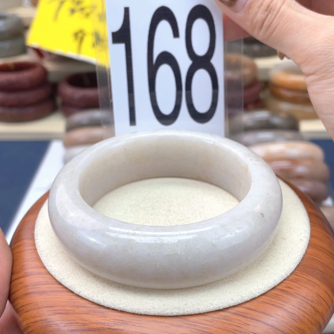 【闪购商品】石英质玉手镯未镶嵌