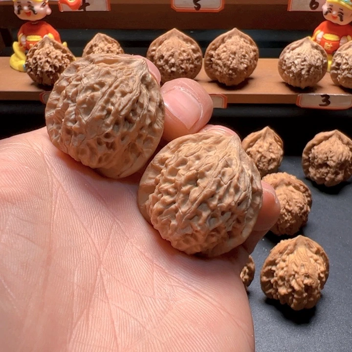 小***哥文玩核桃吊坠得月楼