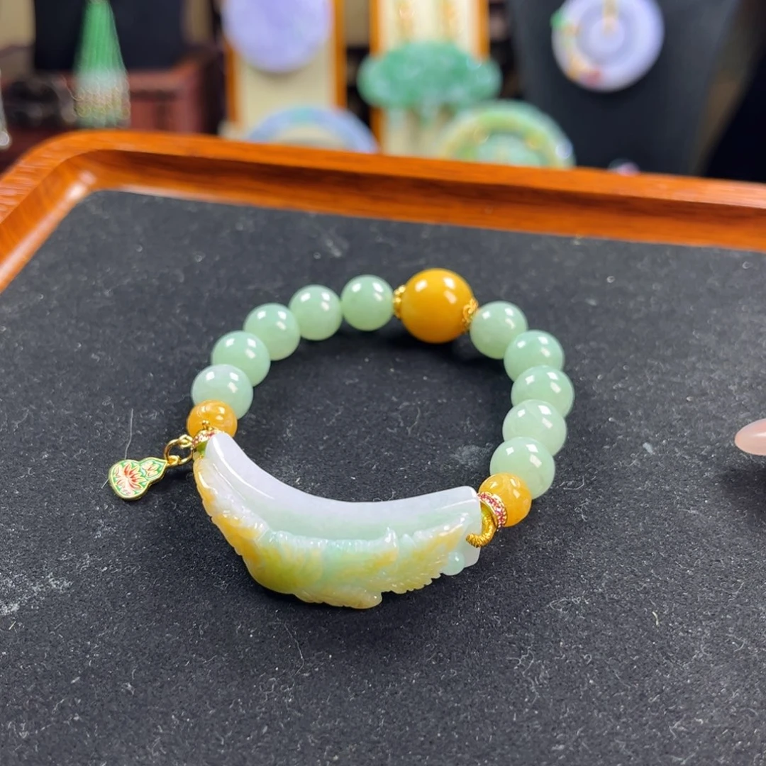 颈饰未镶嵌翡翠俏色