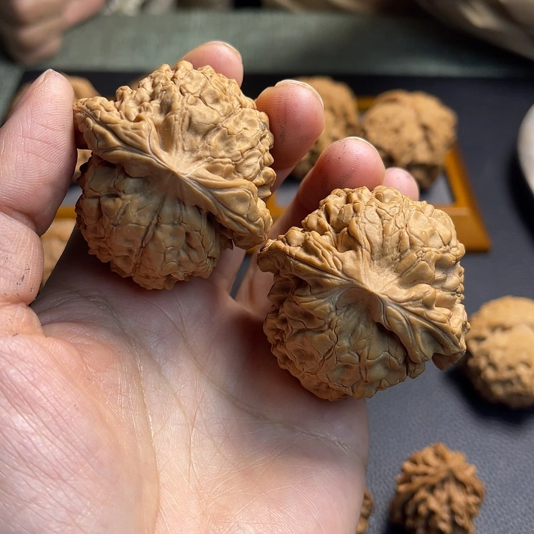 桃核把件全品龙鼎47。梦